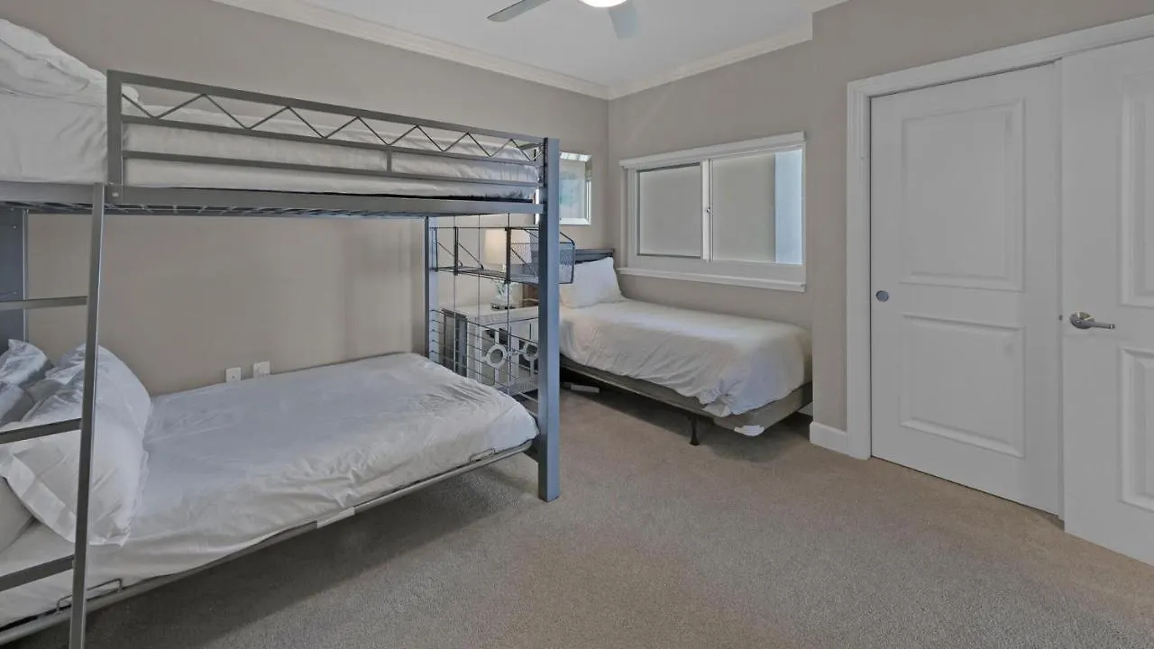 Harbor Landing 201B - Lovely 3Br On Holiday Isle With Harbor Views Destin 0*,  United States